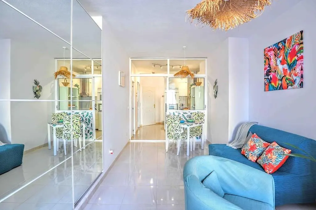 Tropical Holiday Apartment - Parking, Wifi, Ac 토레몰리노스 0*,