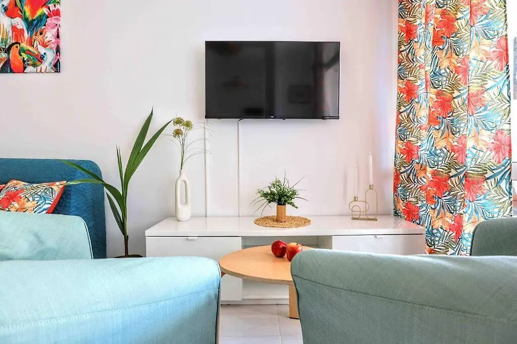 Tropical Holiday Apartment - Parking, Wifi, Ac 토레몰리노스 0*,  스페인