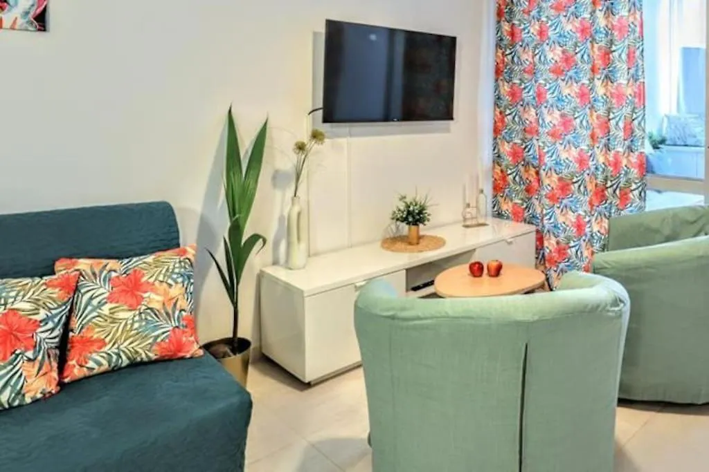 Tropical Holiday Apartment - Parking, Wifi, Ac 토레몰리노스