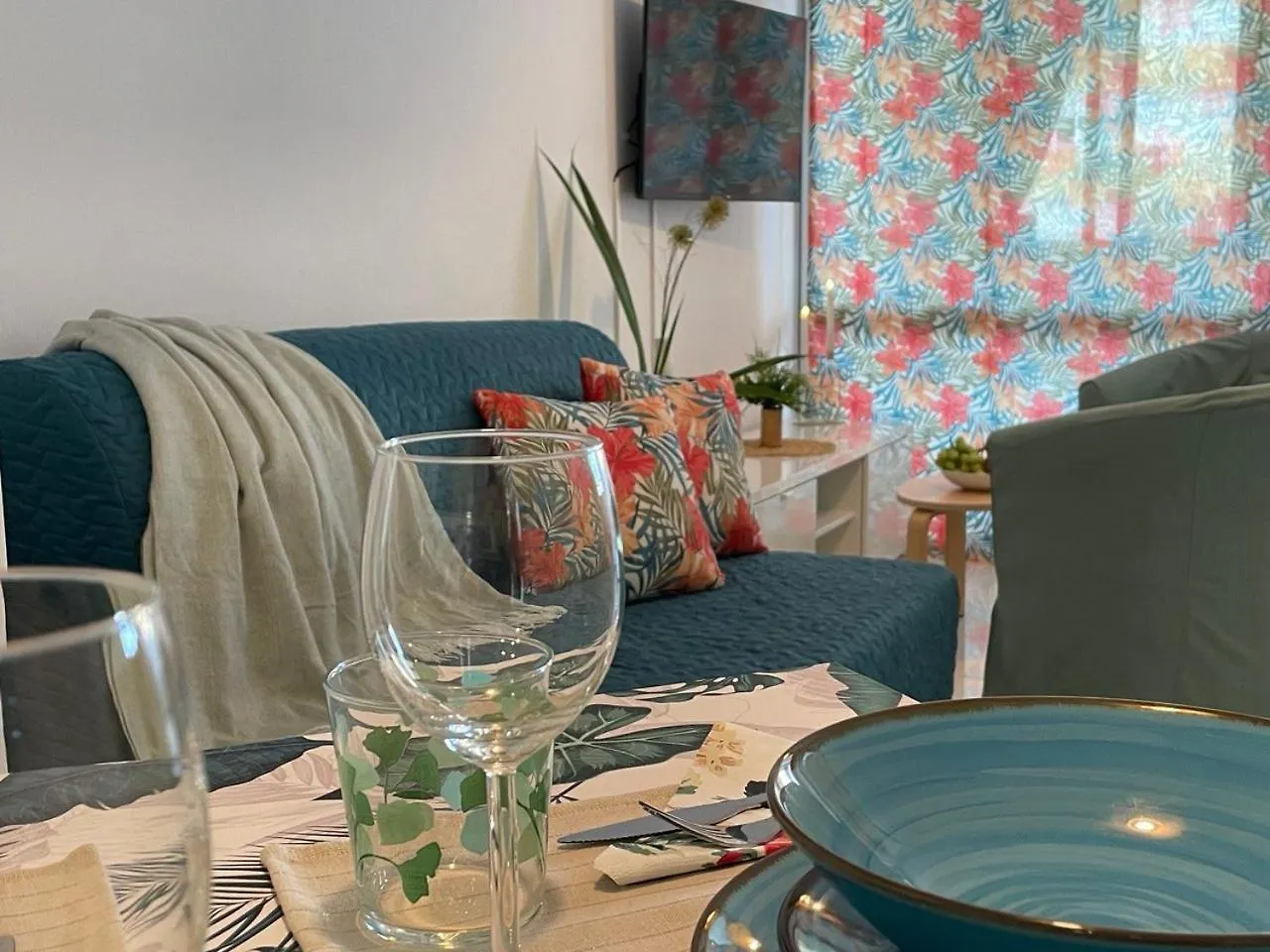 Tropical Holiday Apartment - Parking, Wifi, Ac 토레몰리노스