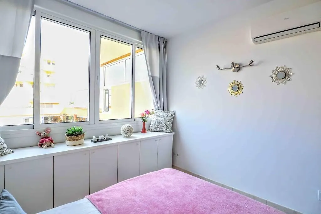 Tropical Holiday Apartment - Parking, Wifi, Ac Torremolinos İspanya
